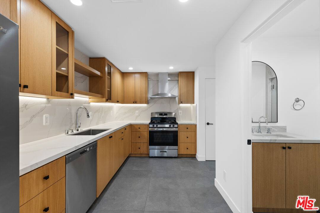 Apartment for rent at 1062 1 2 S Alfred St, Los Angeles, CA 90035