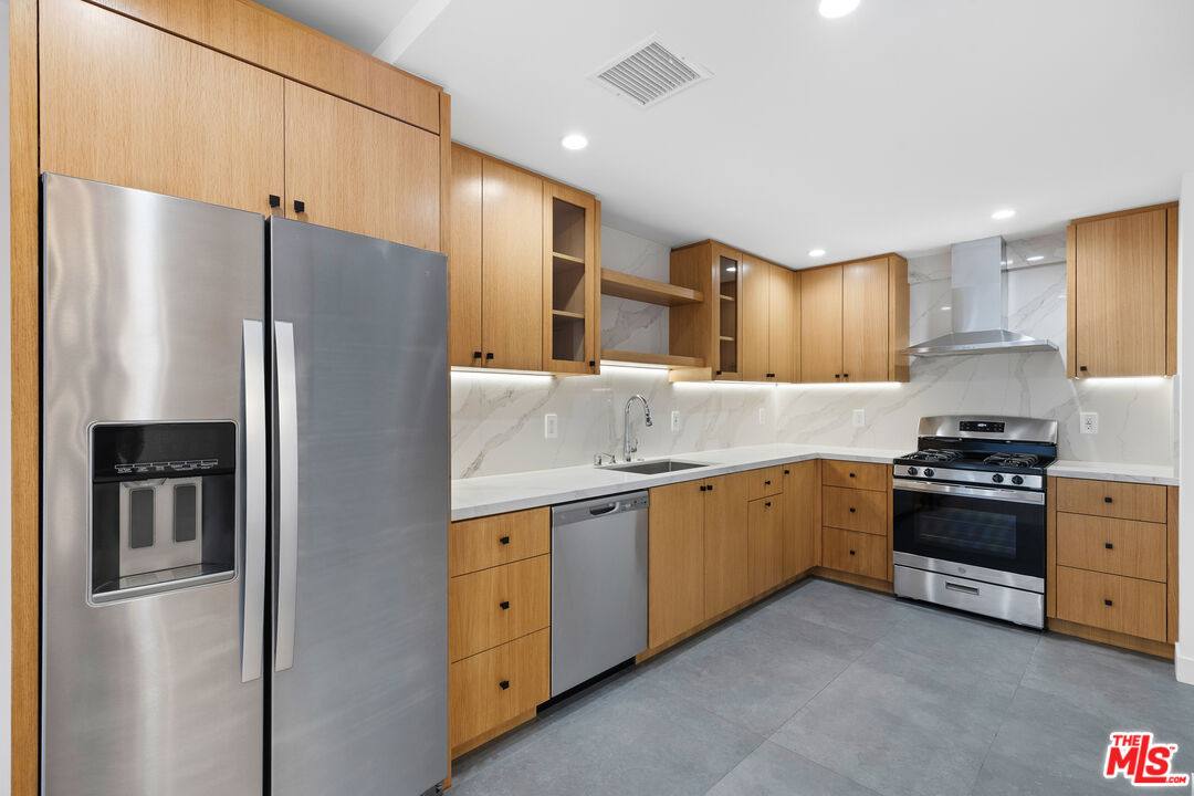 Apartment for rent at 1062 1 2 S Alfred St, Los Angeles, CA 90035