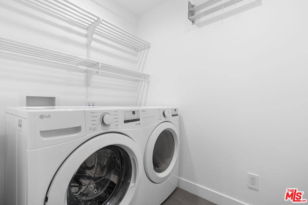 Apartment for rent at 1062 1 2 S Alfred St, Los Angeles, CA 90035