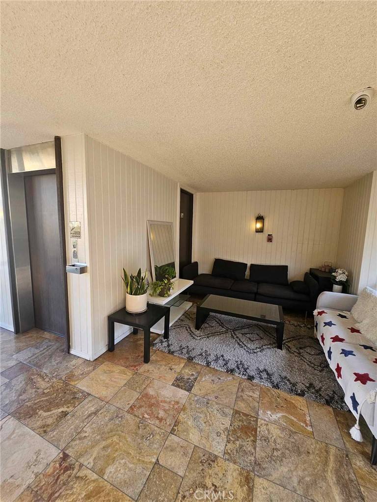 Condo for rent at 525 S Ardmore Ave #211, Los Angeles, CA 90020