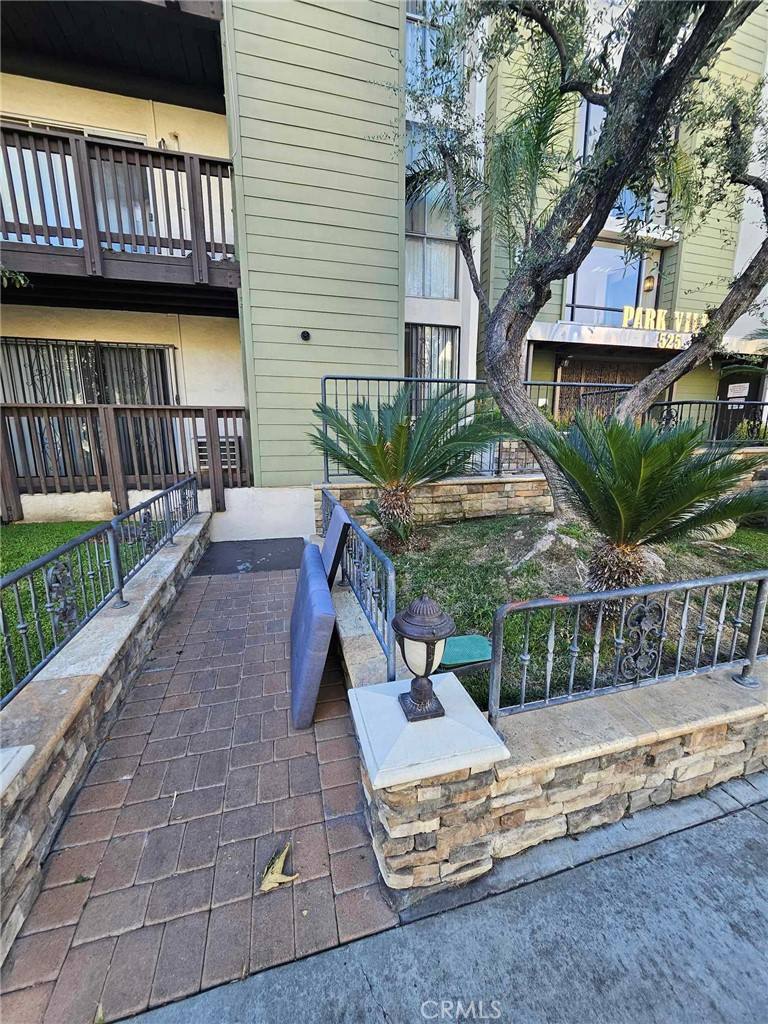 Condo for rent at 525 S Ardmore Ave #211, Los Angeles, CA 90020