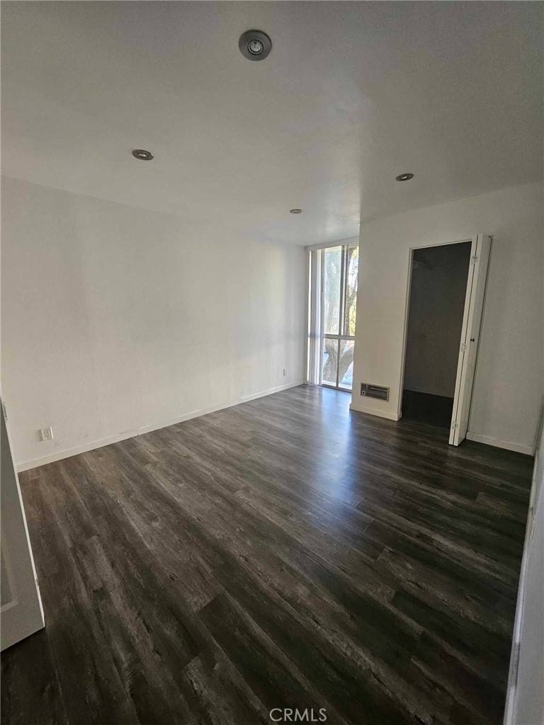 Condo for rent at 525 S Ardmore Ave #211, Los Angeles, CA 90020