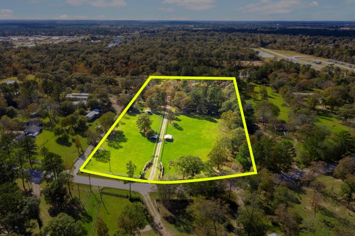 Apartment for rent at 1155 Whipporwill Rd, Conroe, TX 77303