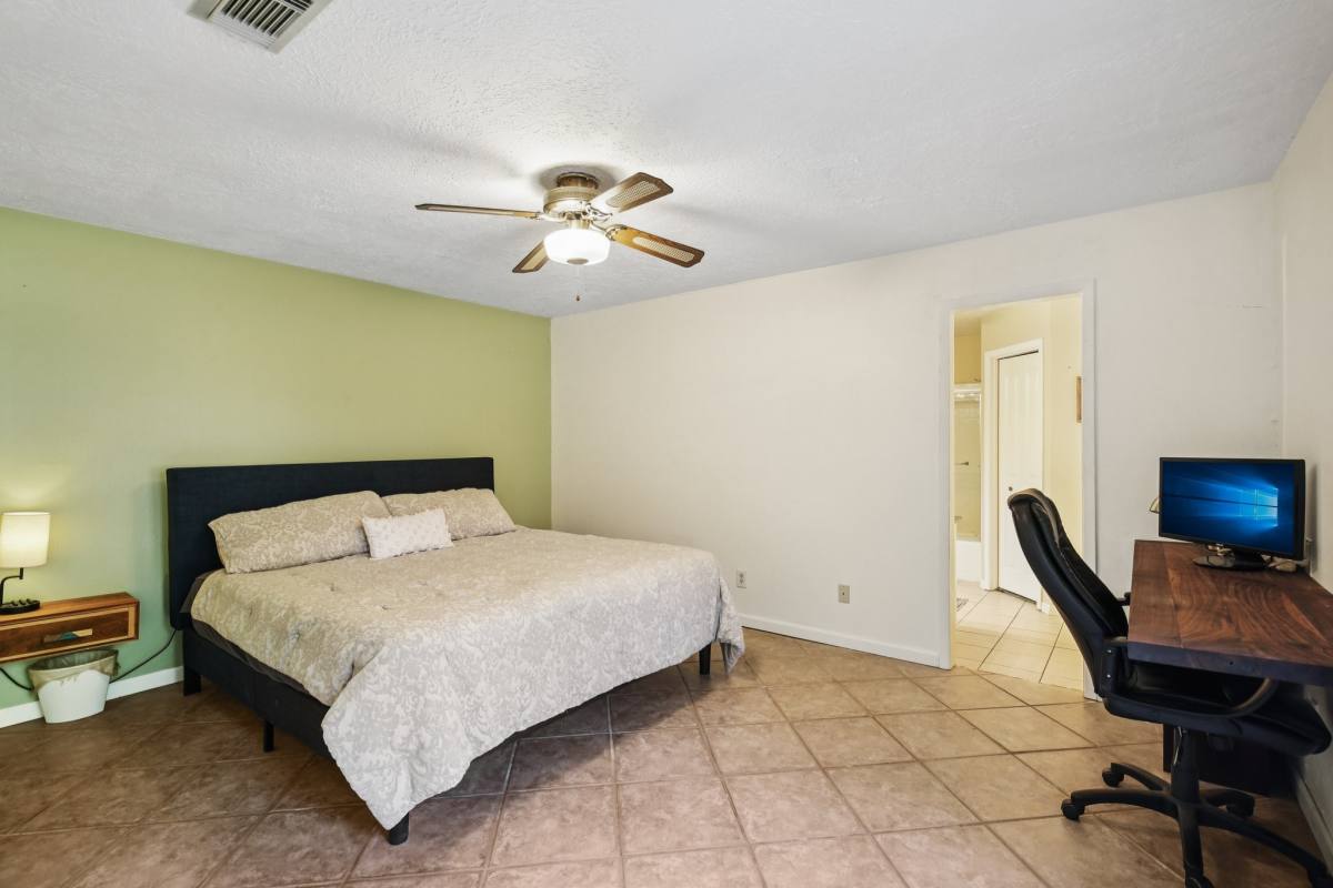 Apartment for rent at 15126 Silverman St, Webster, TX 77598