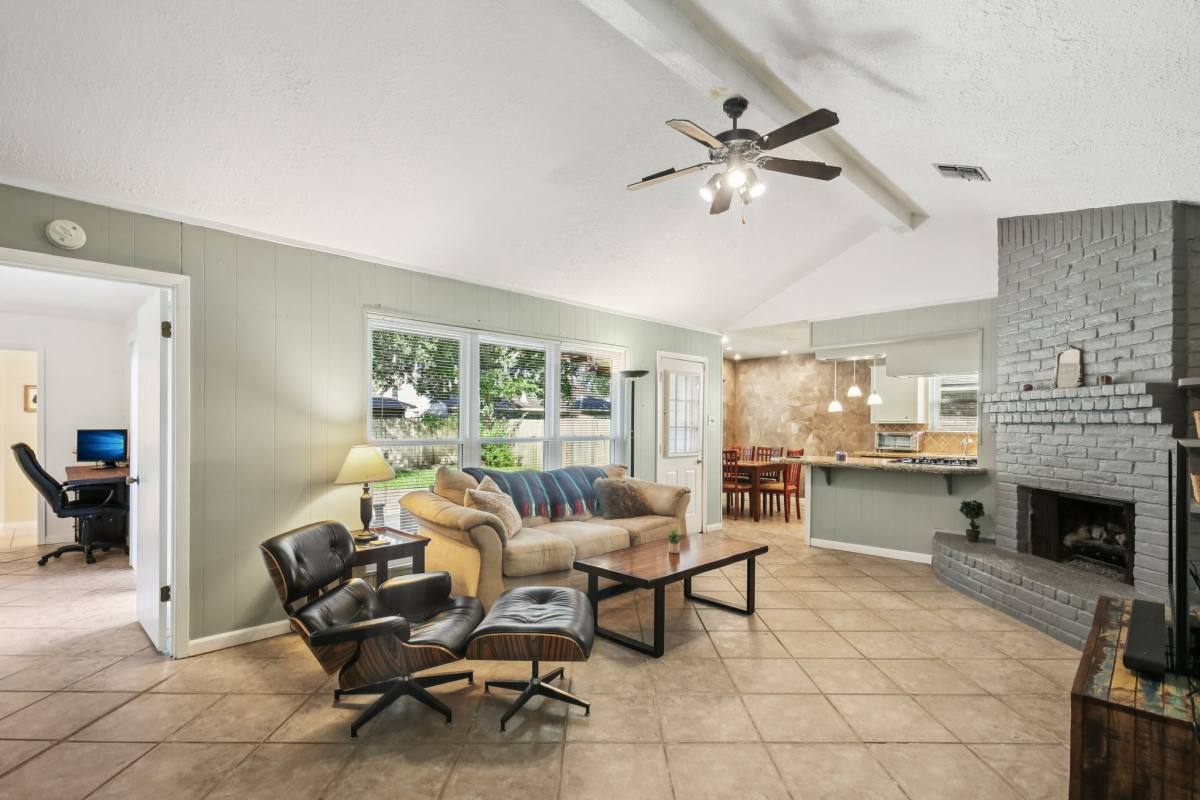 Apartment for rent at 15126 Silverman St, Webster, TX 77598