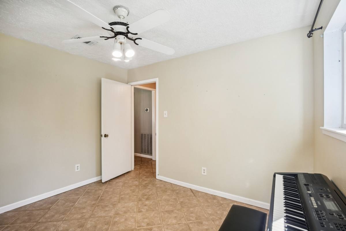 Apartment for rent at 15126 Silverman St, Webster, TX 77598