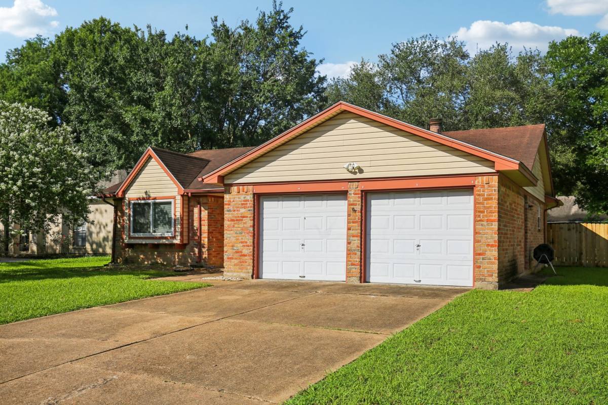 Apartment for rent at 15126 Silverman St, Webster, TX 77598