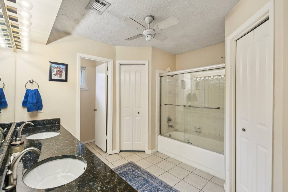 Apartment for rent at 15126 Silverman St, Webster, TX 77598