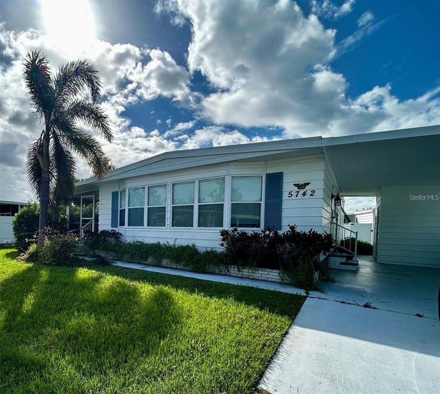 Apartment for rent at 5742 Camelot Dr N, Sarasota, FL 34233