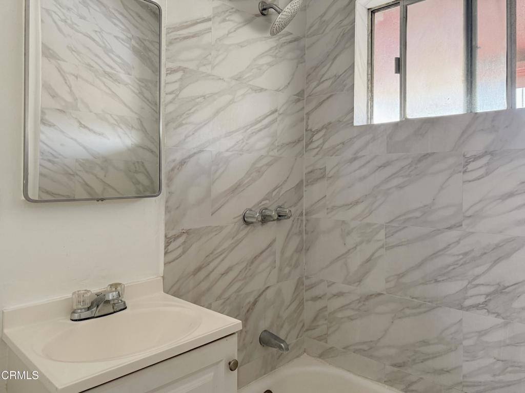 Apartment for rent at 2729 Glassell St #4, Los Angeles, CA 90026