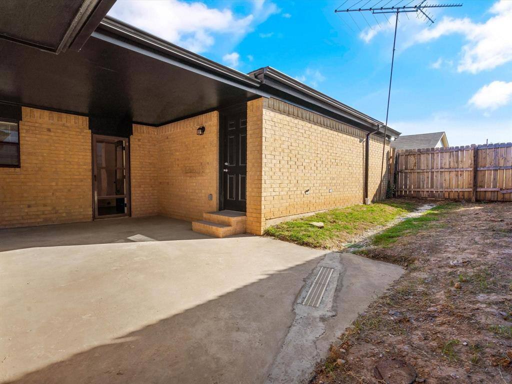 Apartment for rent at 1117 S Rusk St, Weatherford, TX 76086