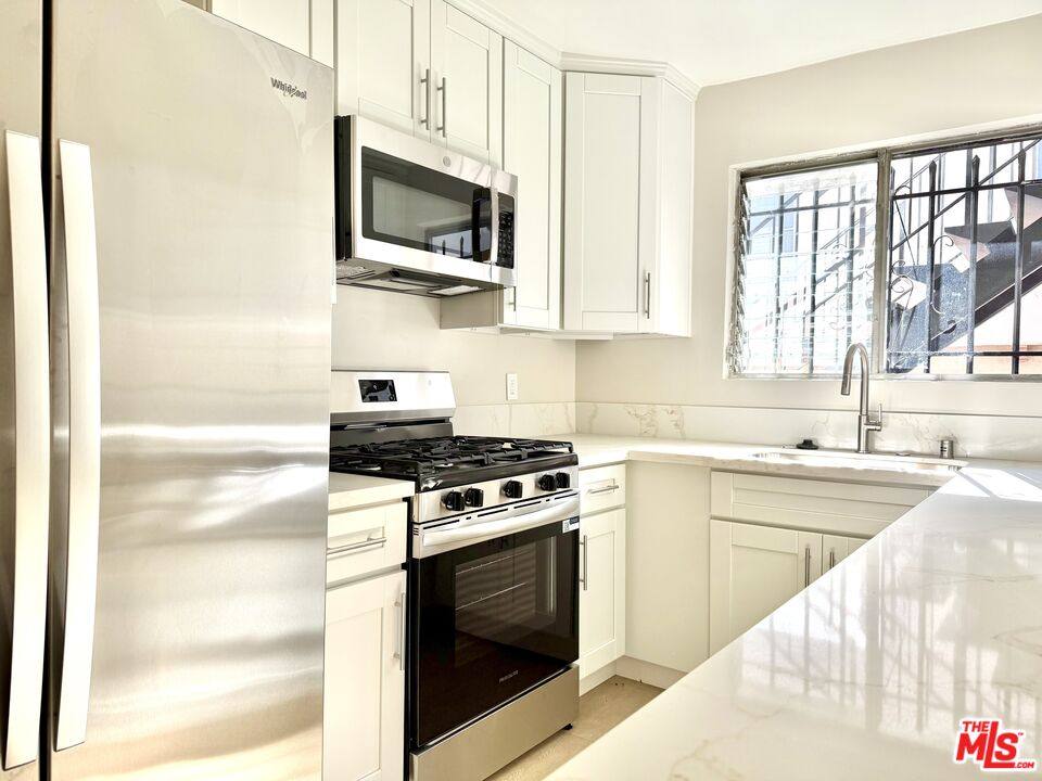 Apartment for rent at 925 S Holt Ave #925-2, Los Angeles, CA 90035