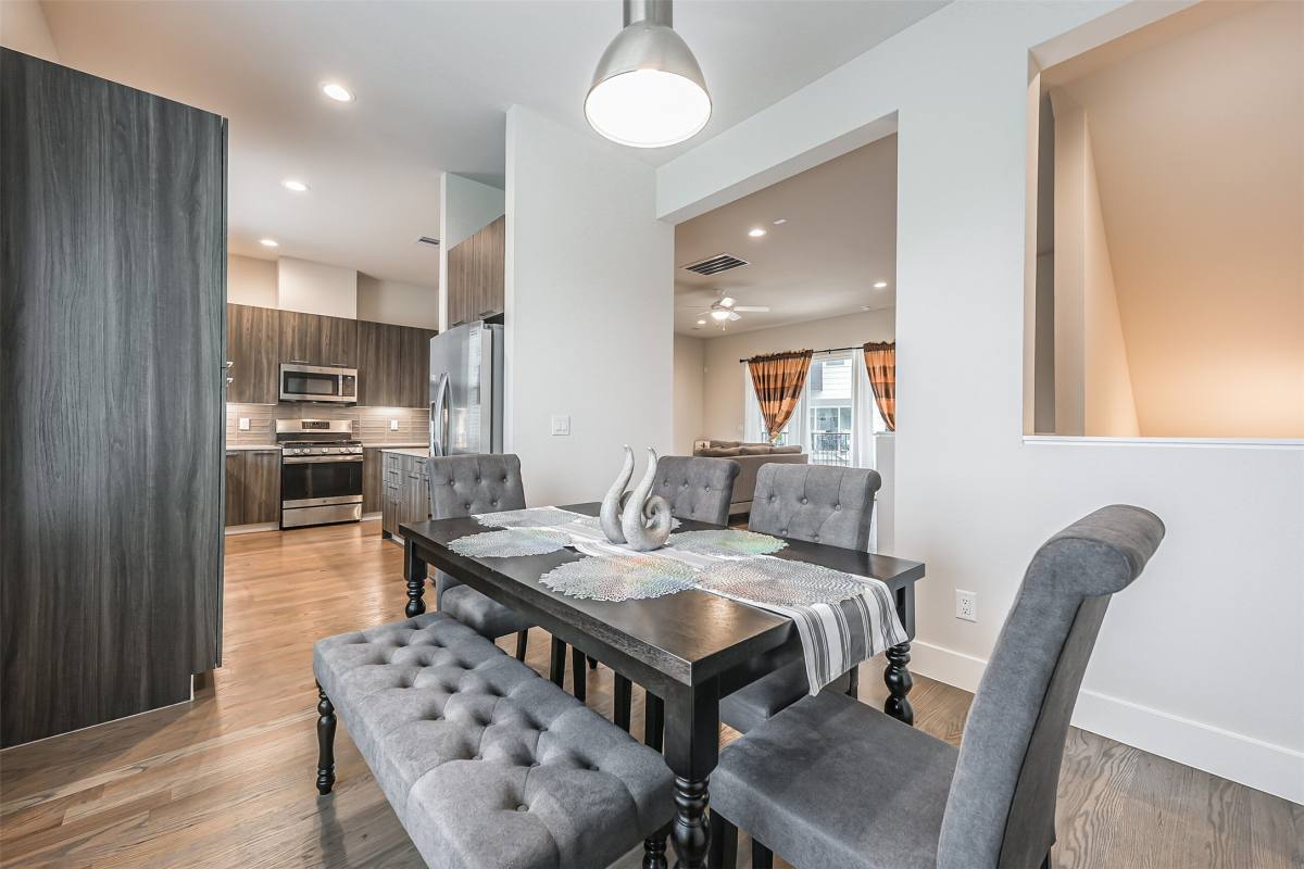 Apartment for rent at 2136 Dennis St, Houston, TX 77004