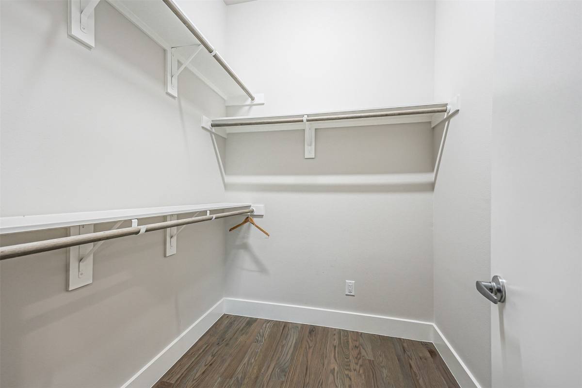 Apartment for rent at 2136 Dennis St, Houston, TX 77004
