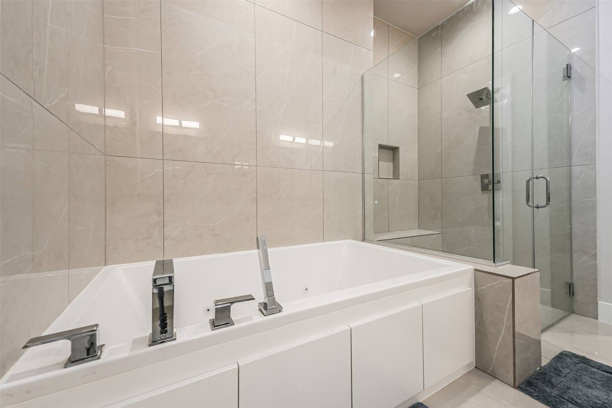Apartment for rent at 2136 Dennis St, Houston, TX 77004
