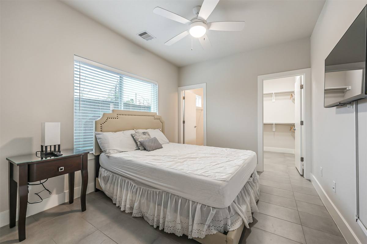 Apartment for rent at 2136 Dennis St, Houston, TX 77004