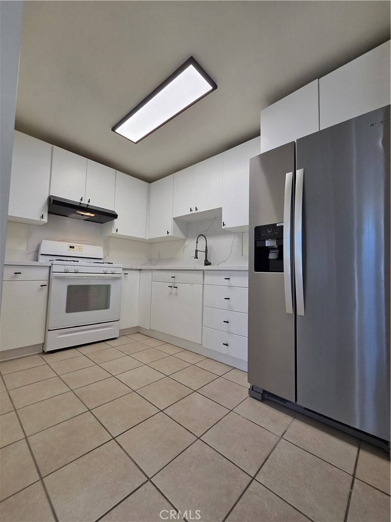 Apartment for rent at 6956 Wystone Ave #6956B, Reseda, CA 91335