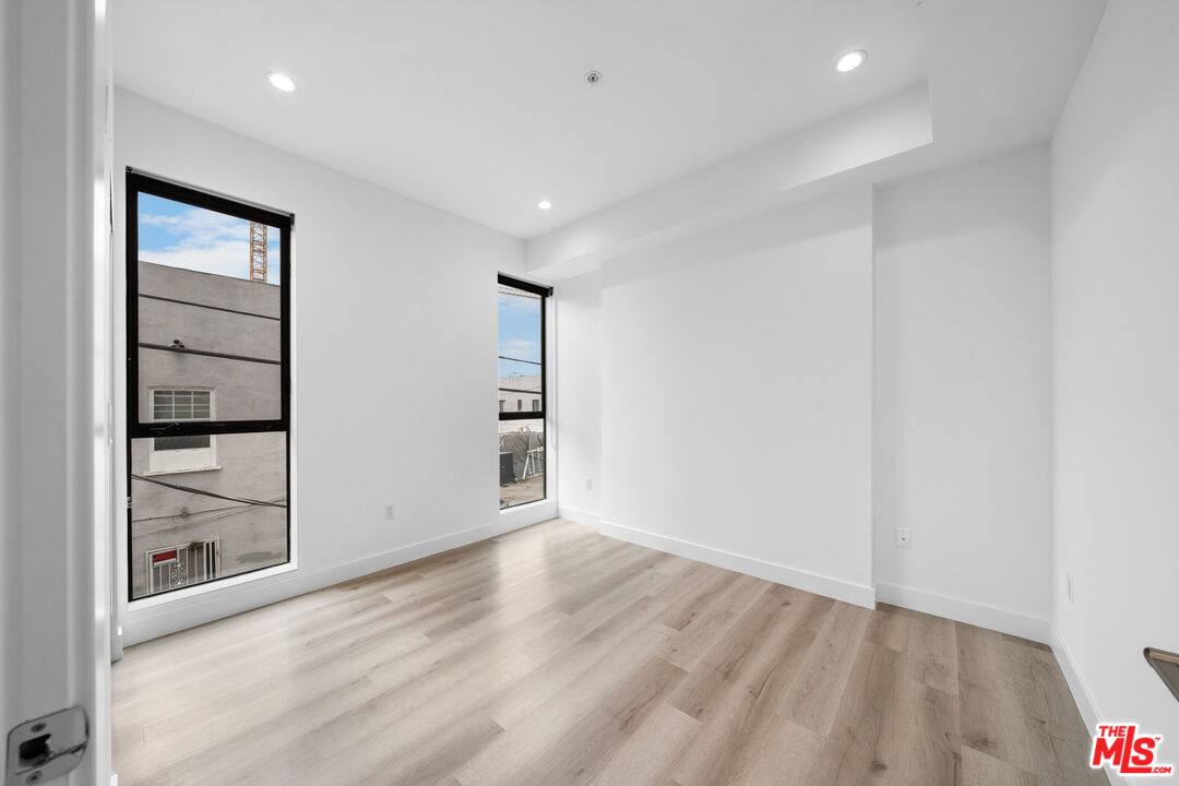 Apartment for rent at 5612 Lexington Ave #204, Los Angeles, CA 90038