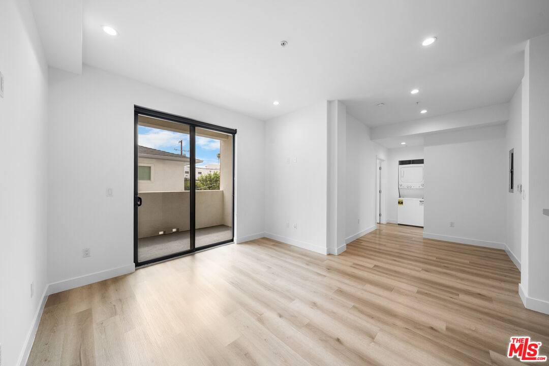 Apartment for rent at 5612 Lexington Ave #204, Los Angeles, CA 90038