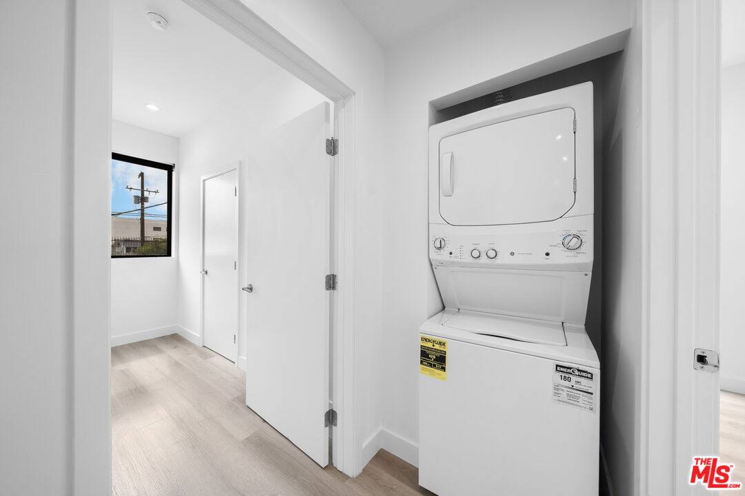 Apartment for rent at 5612 Lexington Ave #204, Los Angeles, CA 90038