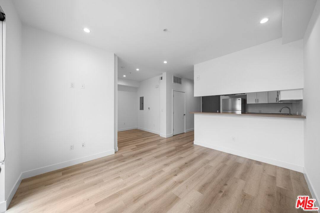 Apartment for rent at 5612 Lexington Ave #204, Los Angeles, CA 90038