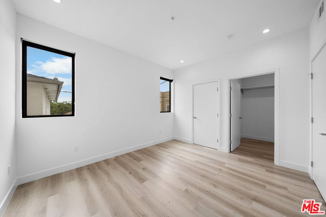 Apartment for rent at 5612 Lexington Ave #204, Los Angeles, CA 90038