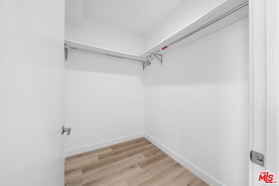 Apartment for rent at 5612 Lexington Ave #204, Los Angeles, CA 90038