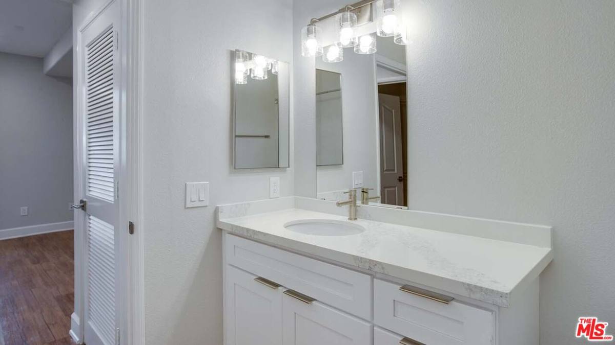 Apartment for rent at 5557 W 6th St #2201, Los Angeles, CA 90036