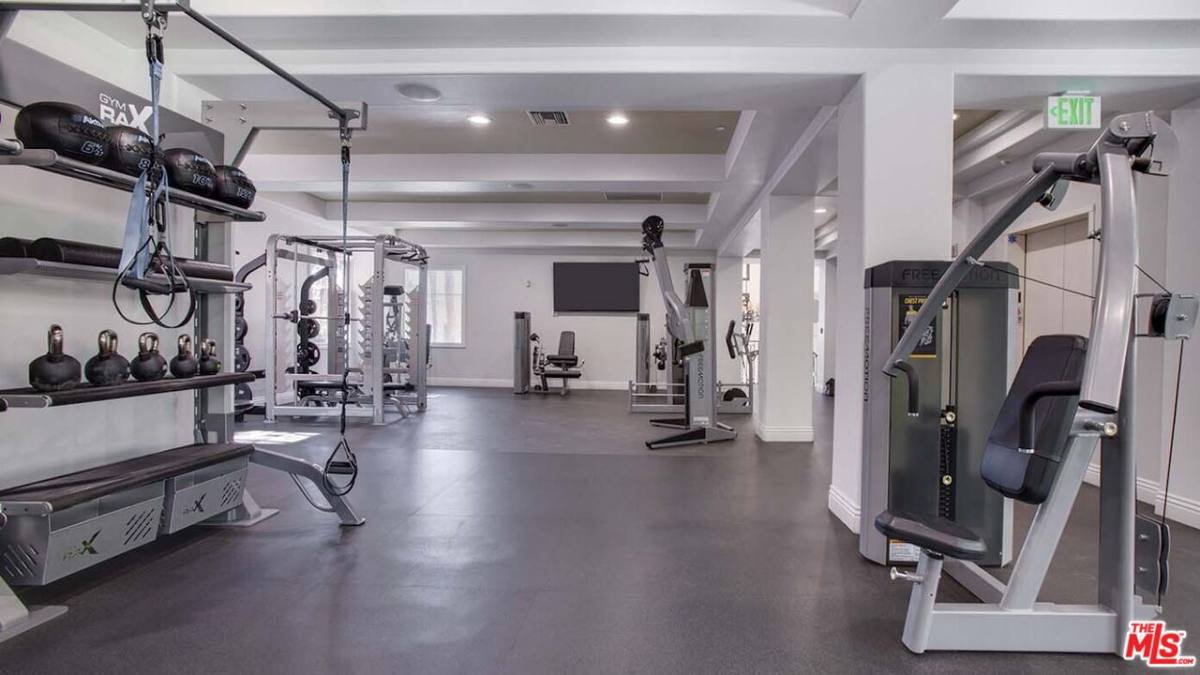 Apartment for rent at 5557 W 6th St #2201, Los Angeles, CA 90036