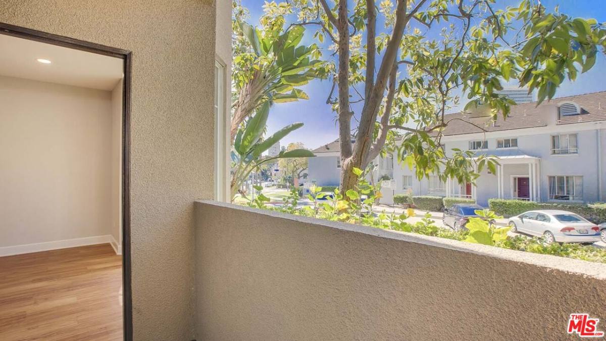 Apartment for rent at 5557 W 6th St #2201, Los Angeles, CA 90036