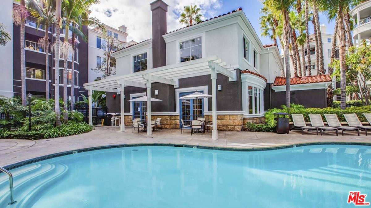 Apartment for rent at 5557 W 6th St #2201, Los Angeles, CA 90036