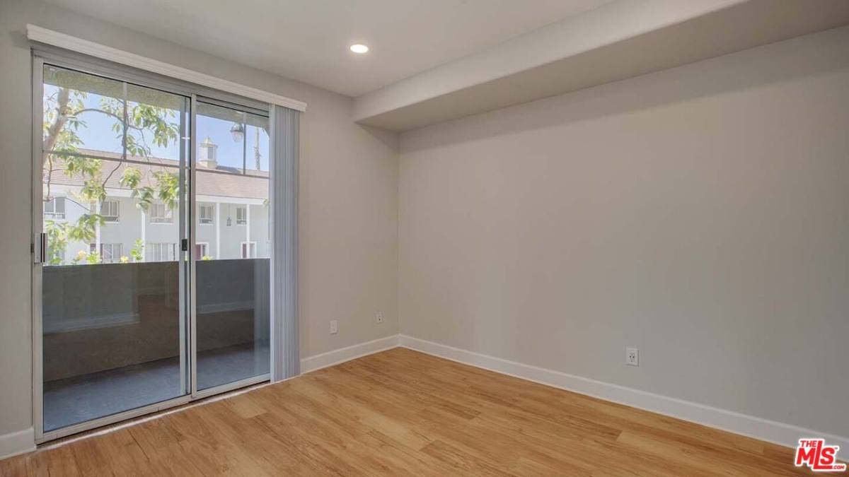 Apartment for rent at 5557 W 6th St #2201, Los Angeles, CA 90036