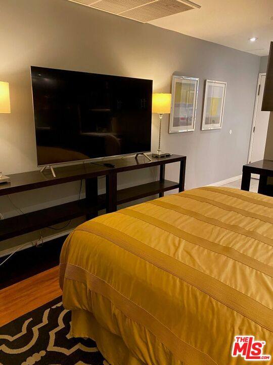Apartment for rent at 10660 Wilshire Blvd #101, Los Angeles, CA 90024