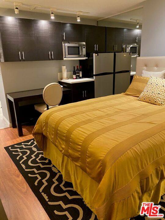 Apartment for rent at 10660 Wilshire Blvd #101, Los Angeles, CA 90024