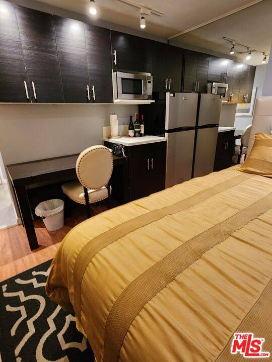 Apartment for rent at 10660 Wilshire Blvd #101, Los Angeles, CA 90024