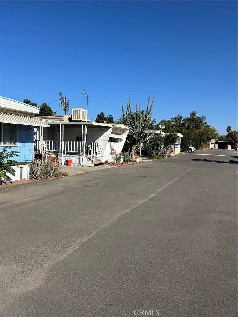 Apartment for rent at 501 Belmont Ave #501-8, Bakersfield, CA 93308