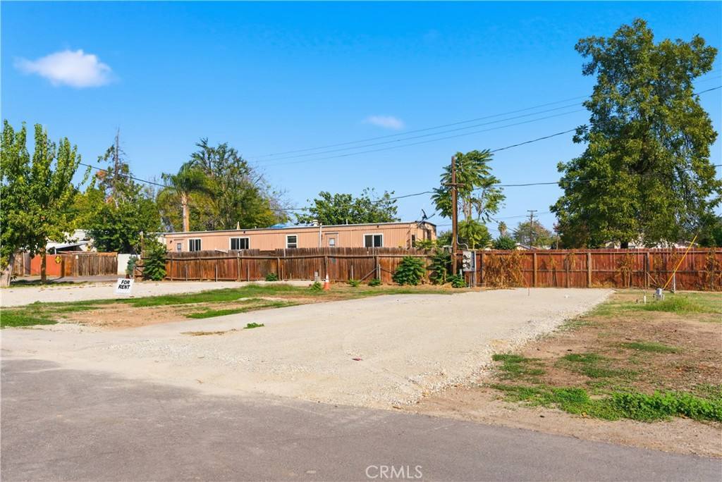 Apartment for rent at 501 Belmont Ave #501-8, Bakersfield, CA 93308