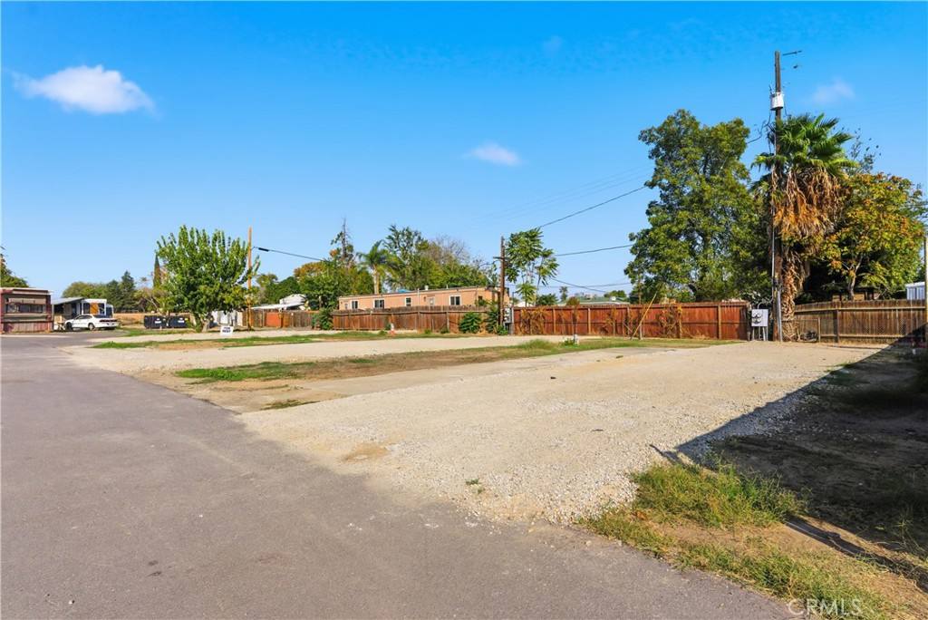Apartment for rent at 501 Belmont Ave #501-8, Bakersfield, CA 93308