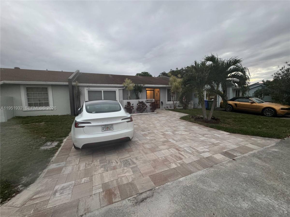 Apartment for rent at 5482 Lakewood Circle S #5482B, Pompano Beach, FL 33063