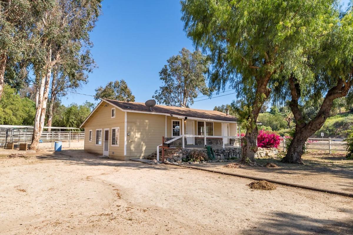 House for rent at 16960 Mockingbird Canyon, Riverside, CA 92504