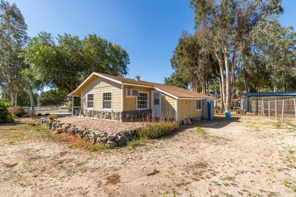 House for rent at 16960 Mockingbird Canyon, Riverside, CA 92504