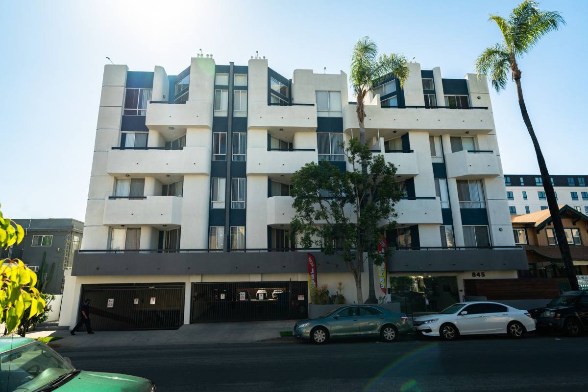 Apartment for rent at 845 S Kingsley Dr, Los Angeles, CA 90005