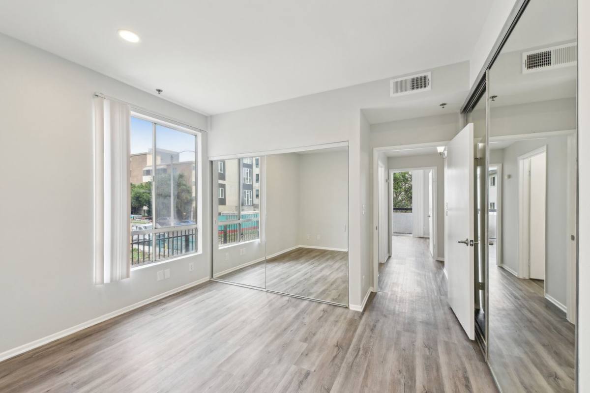 Apartment for rent at 845 S Kingsley Dr, Los Angeles, CA 90005