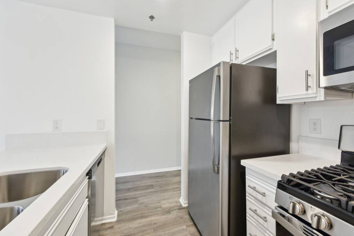 Apartment for rent at 845 S Kingsley Dr, Los Angeles, CA 90005