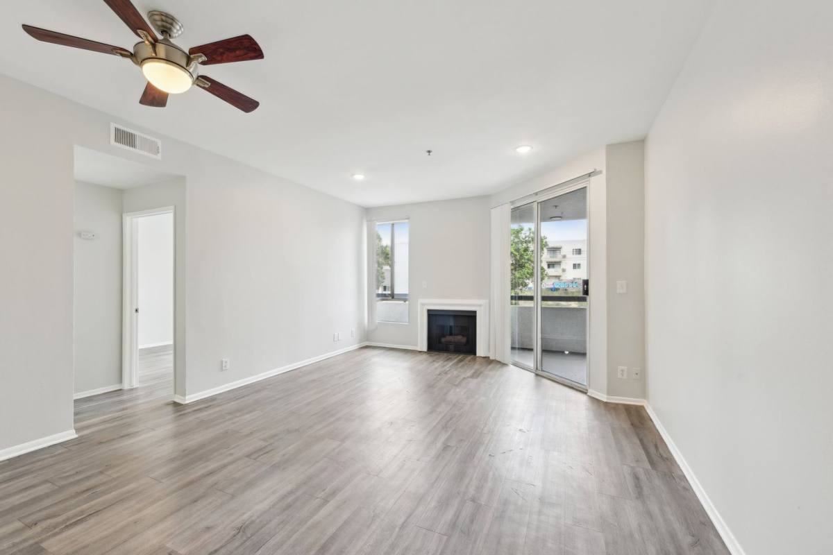 Apartment for rent at 845 S Kingsley Dr, Los Angeles, CA 90005