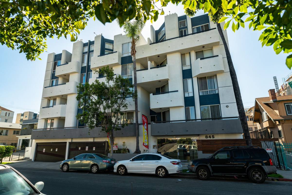 Apartment for rent at 845 S Kingsley Dr, Los Angeles, CA 90005