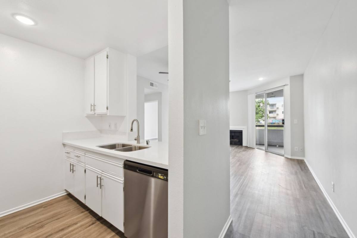 Apartment for rent at 845 S Kingsley Dr, Los Angeles, CA 90005