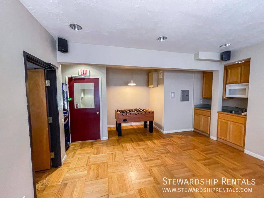 Apartment for rent at 1827 Harris St #302 M, Eugene, OR 97403