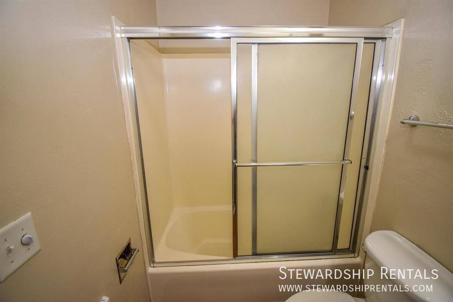 Apartment for rent at 1827 Harris St #302 M, Eugene, OR 97403