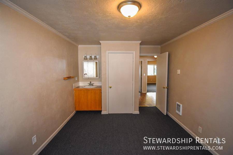 Apartment for rent at 1827 Harris St #302 M, Eugene, OR 97403